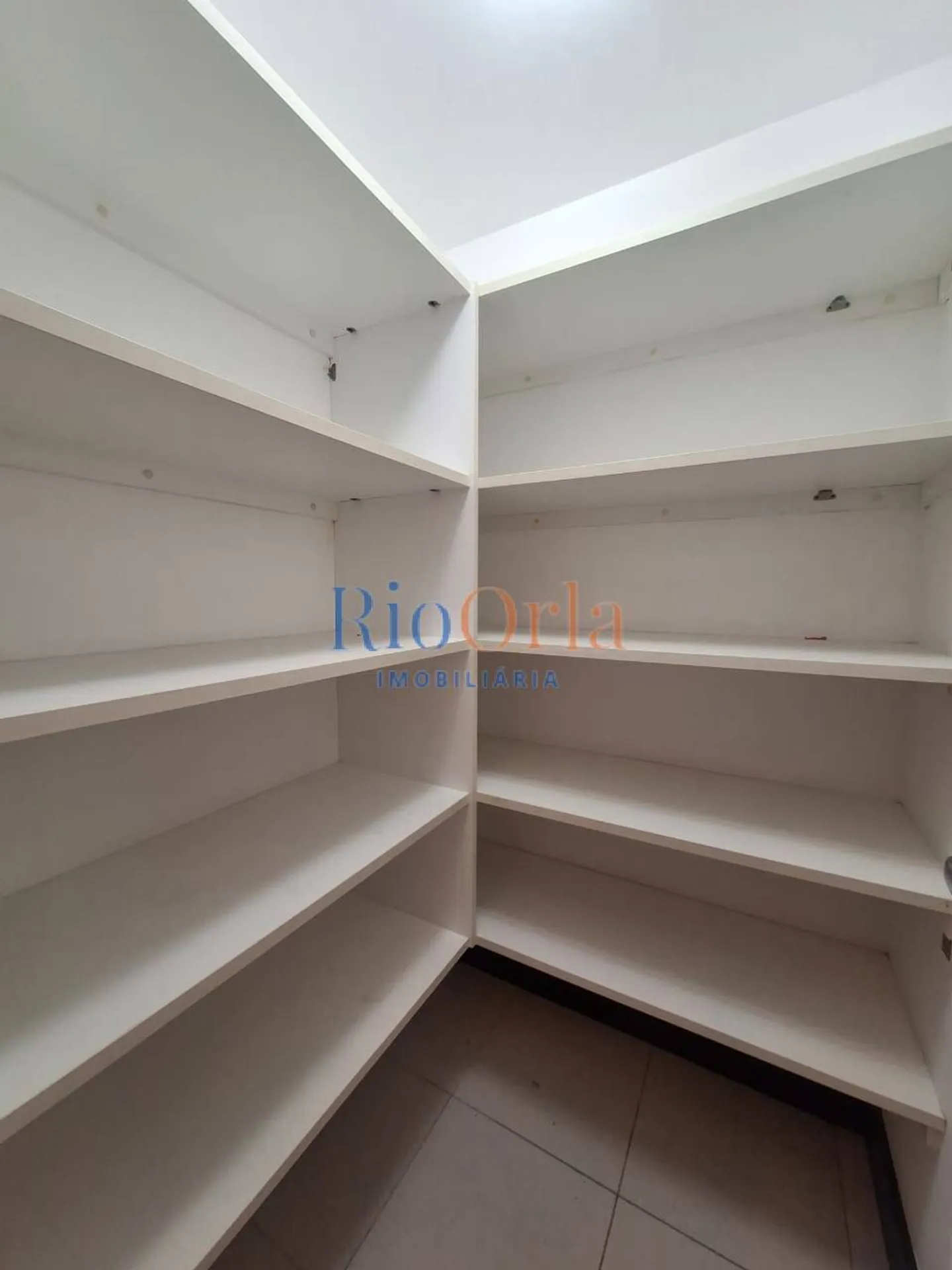 Furnished apartment with 4 bedrooms and 5 bathrooms — photo 15