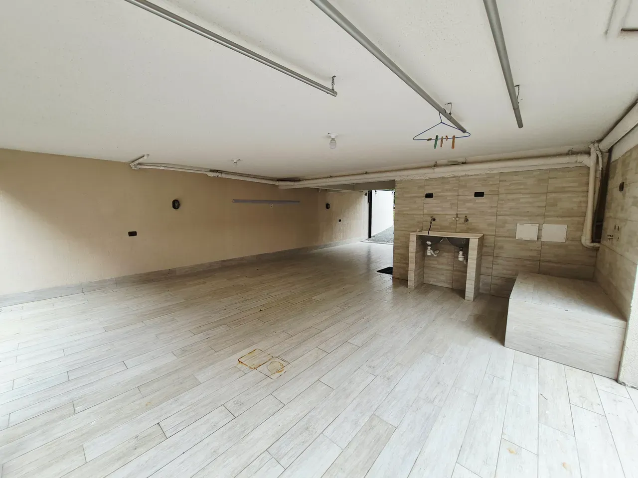 House with 3 bedrooms, 3 baths and a gas stove — photo 28
