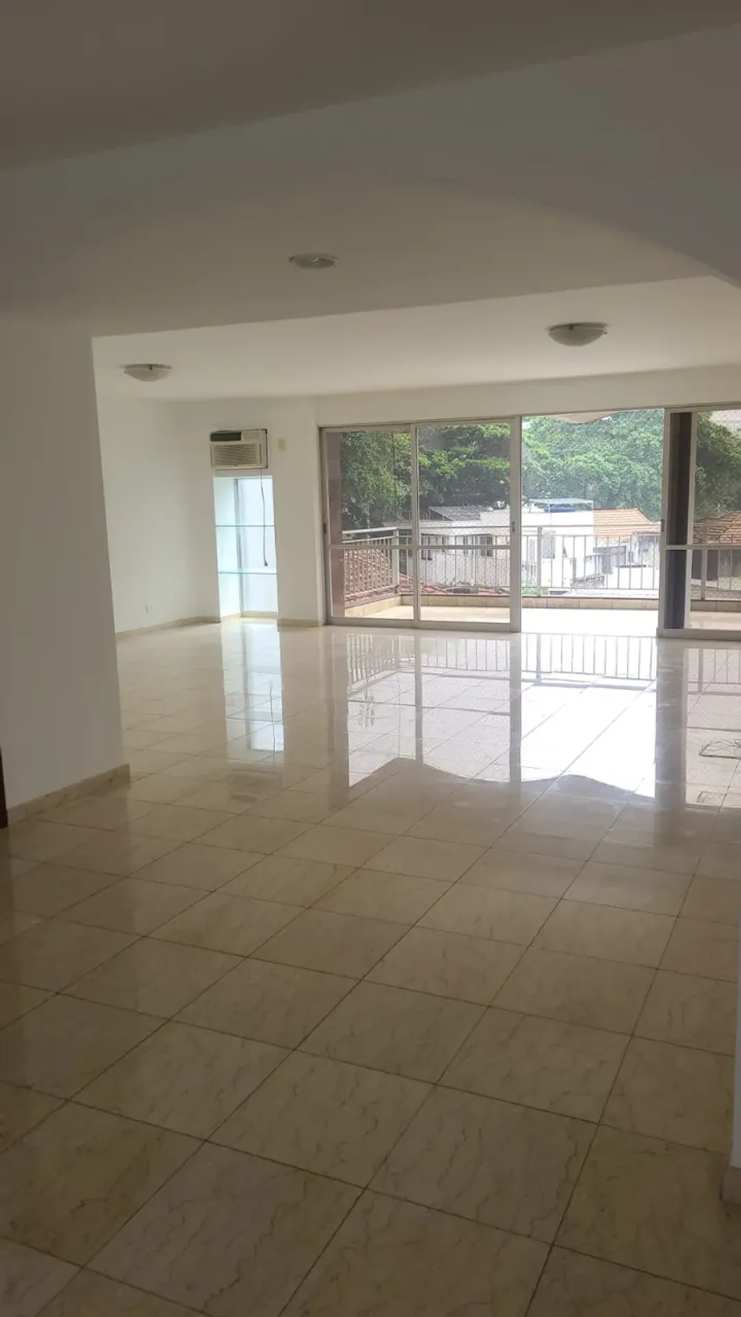 3-bedroom apartment with a bathtub in Rio de Janeiro — photo 11