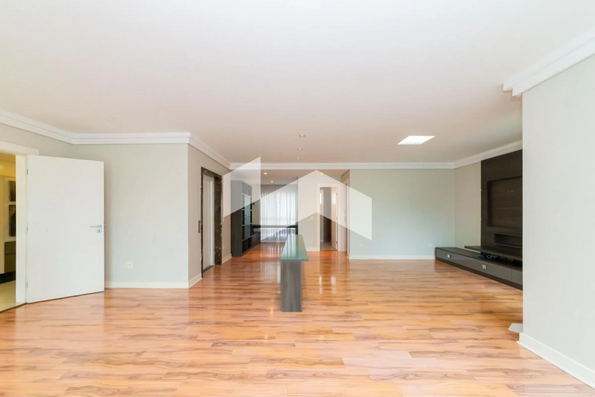 3-bedroom apartment in a building with a gym — photo 15