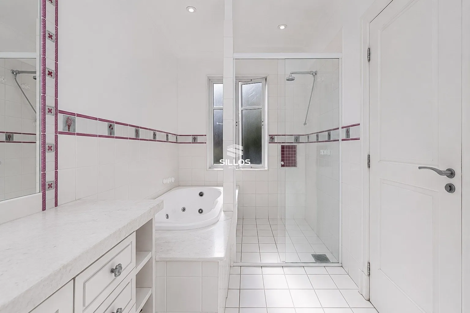 Rental house with 4 en-suite bedrooms and 7 baths — photo 32