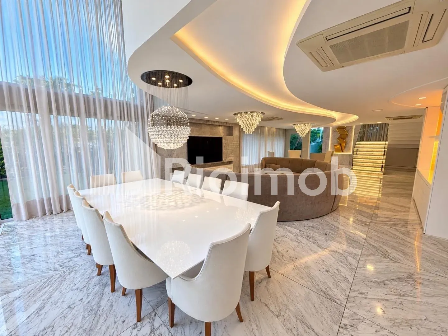 Ванна та 5 спалень: будинок 889 м² — photo 12