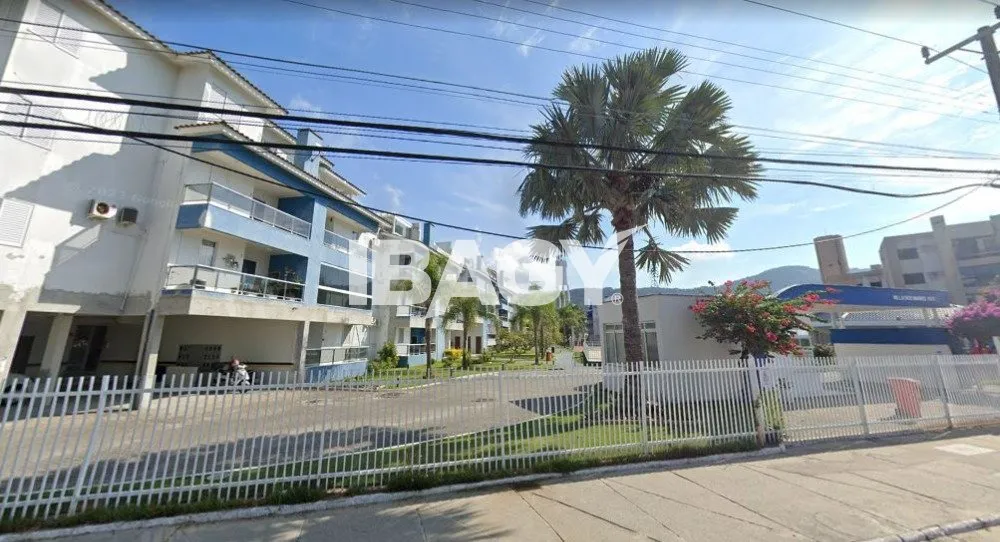 Furnished apartment with 3 bedrooms and 3 bathrooms — photo 32