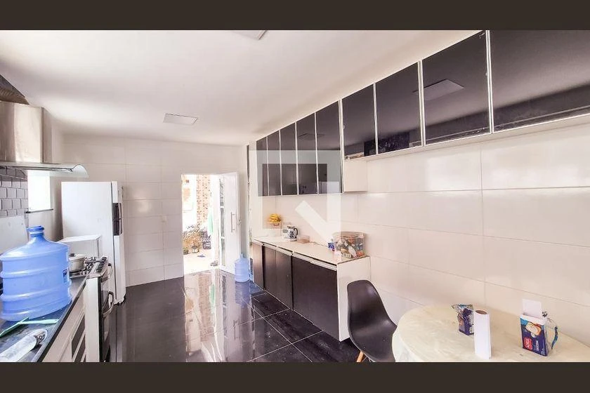 Мебльований будинок 600 м² з 5 спальнями та 3 ванними — photo 9