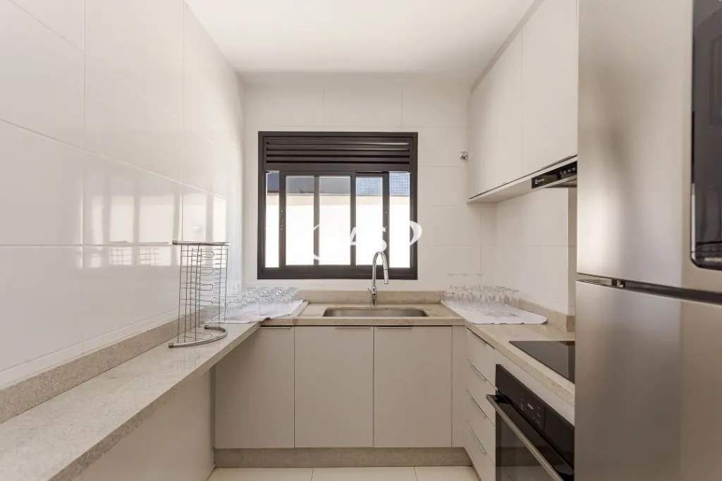 Glass-enclosed balcony in a 3-bedroom apartment, 80 m² — photo 56