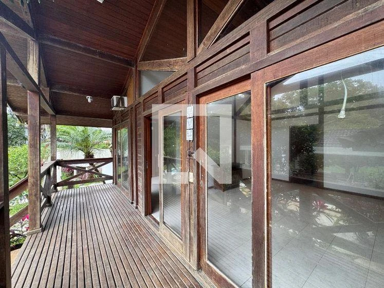 1000 m² house with a washing machine and a bathtub — photo 3