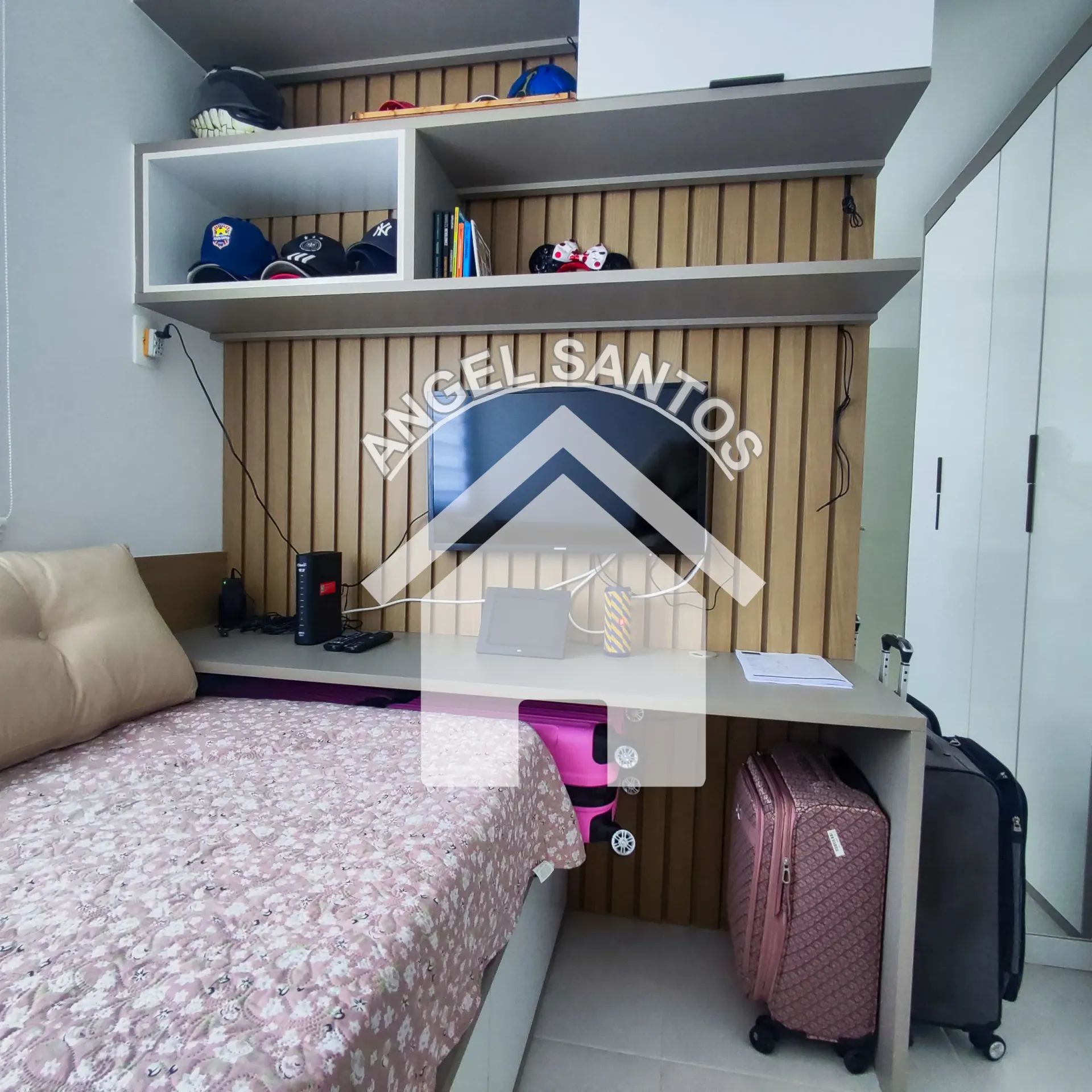 Furnished 2-bedroom apartment with a balcony — photo 11
