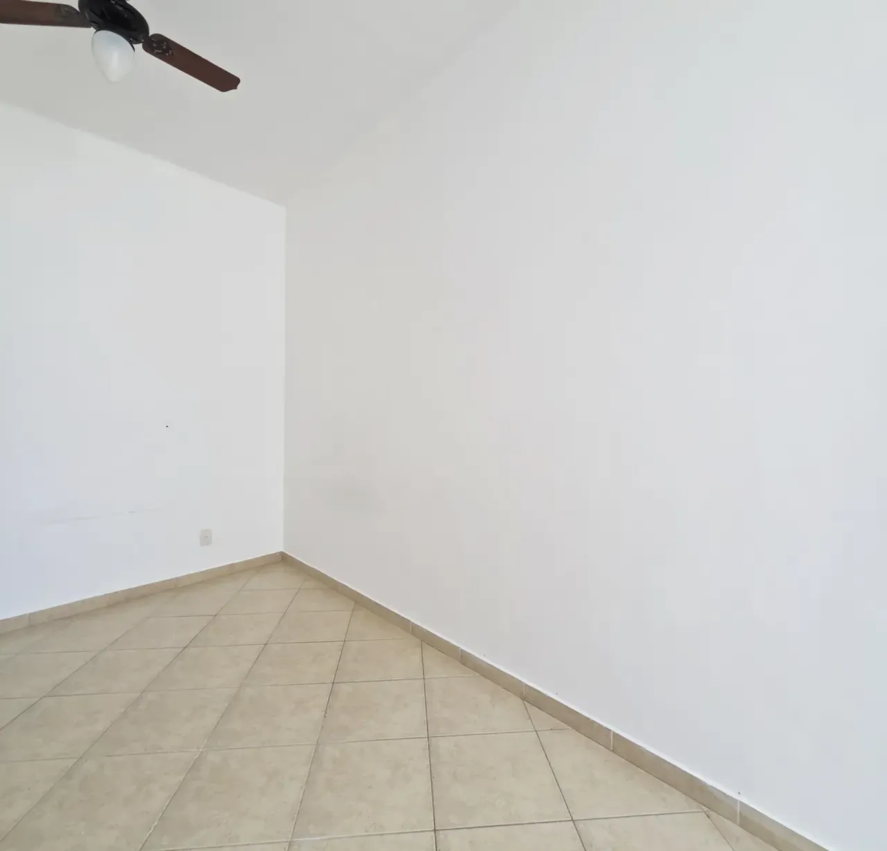 Apartamento com 2 quartos, 1 banheiro e cozinha fechada — photo 14
