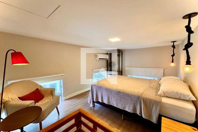 Wood or laminate floors in a one-bedroom apartment, 24 m² — photo 3