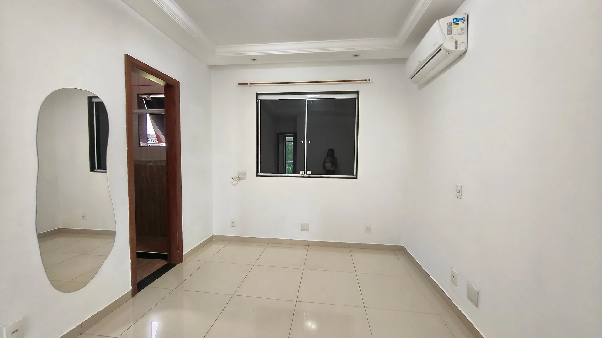 House, 241 m², with floor-to-ceiling windows — photo 25