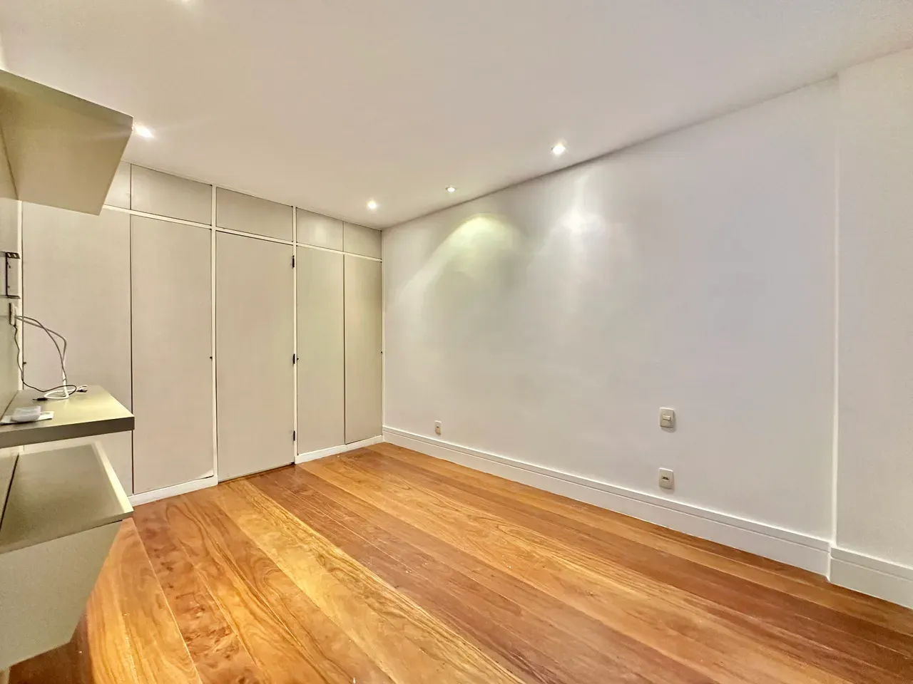 Furnished apartment, 268 m², with a water view — photo 44