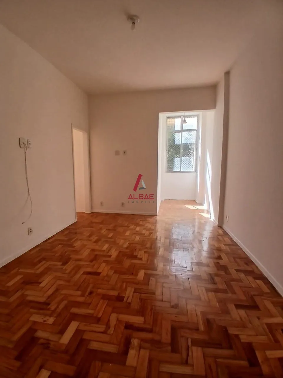 Apartamento com 2 quartos, 1 vaga e banheiro — photo 2