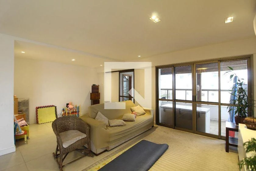 Furnished 4-bedroom apartment with 245 m² and glass balcony — photo 41