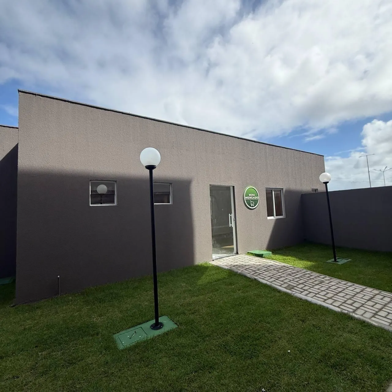 Apartamento com 2 quartos e banheiro com box de vidro — photo 10