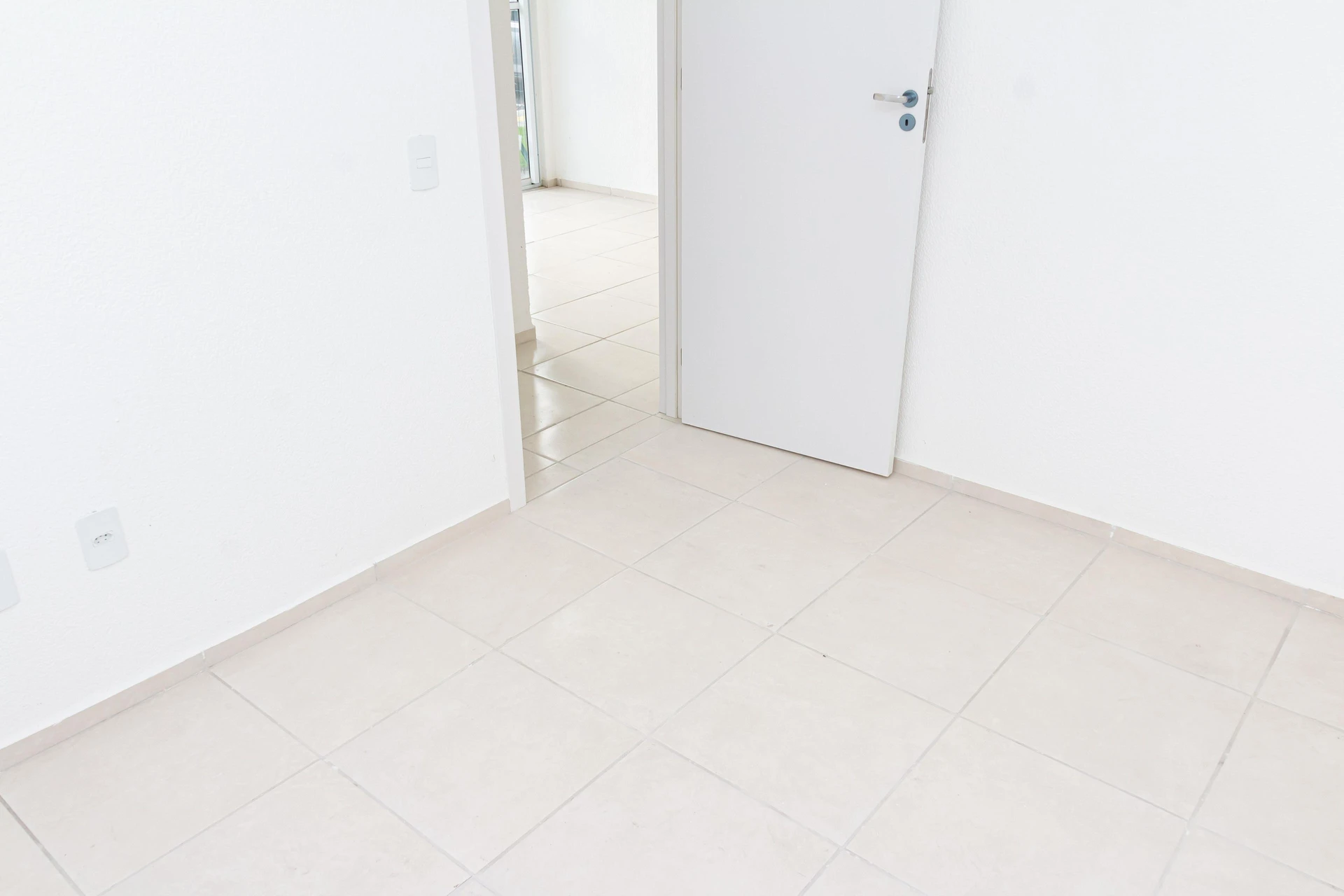 Apartamento de 2 habitaciones con balcón y jardín privado — photo 9