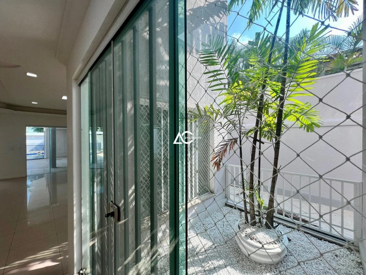 Detached home with 5 en-suite bedrooms and 541 m² — photo 9