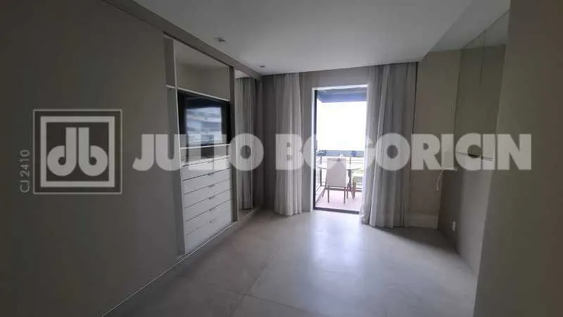 4-bedroom apartment with floor-to-ceiling windows — photo 4