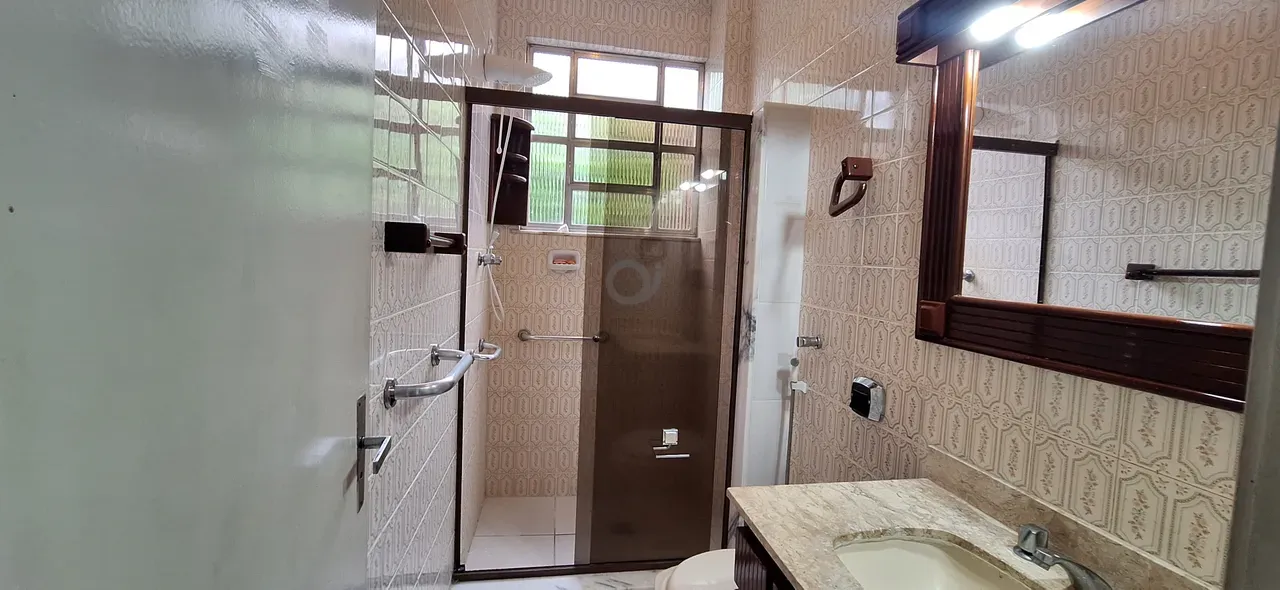 Walk-in closet in a 2-bedroom apartment, 73 m² — photo 8