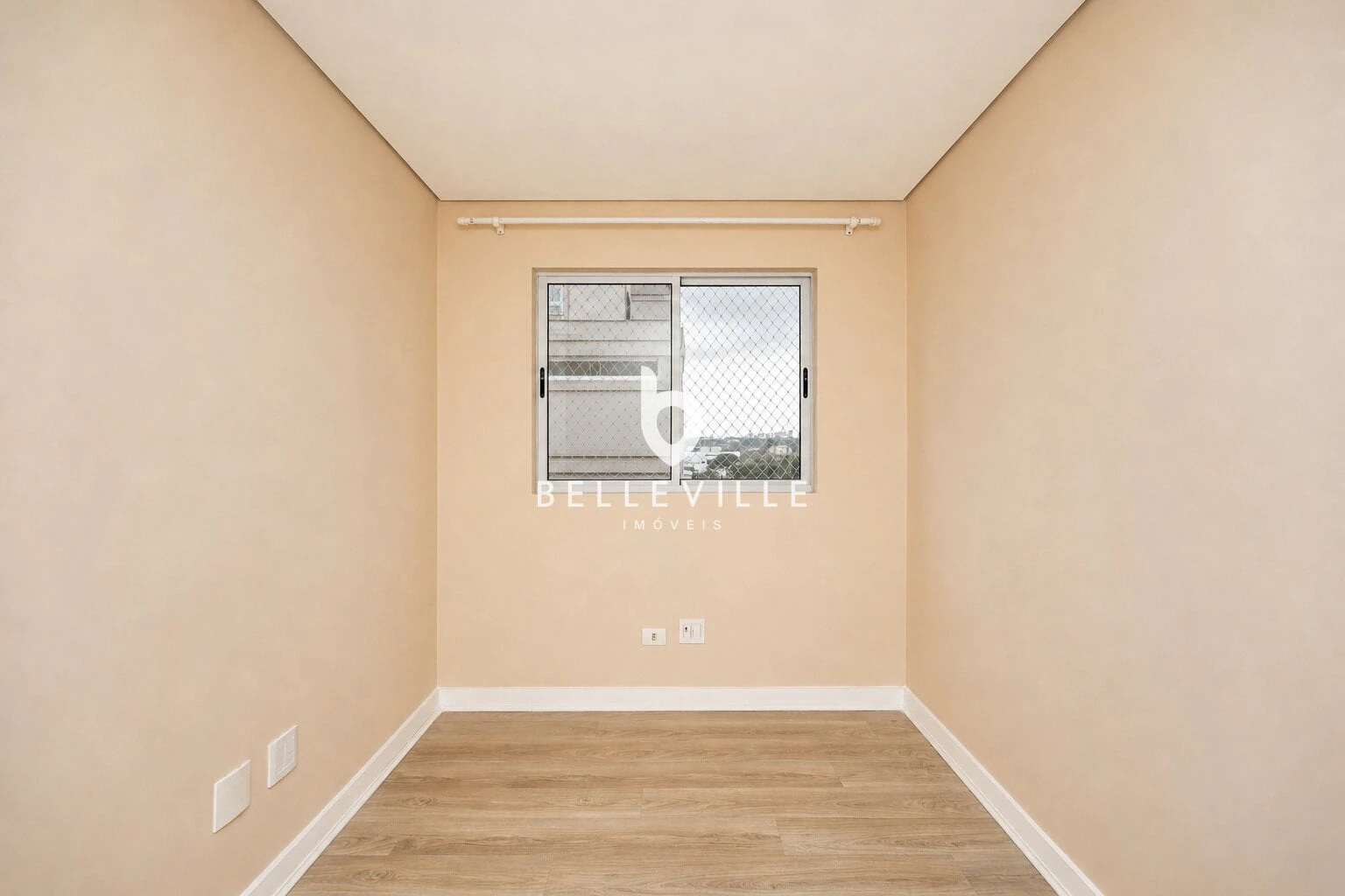 3-bedroom apartment with a grill on the balcony — photo 9