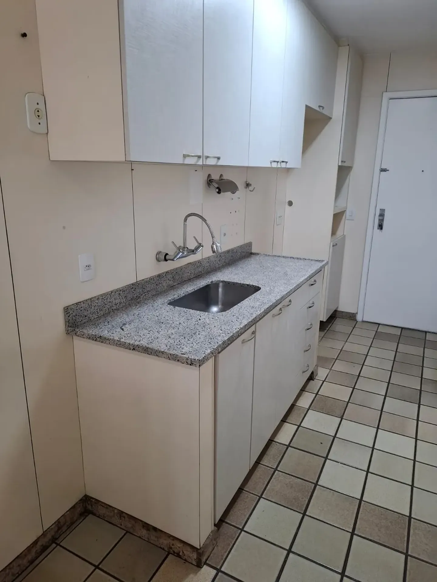 Apartment with 2 bedrooms, 3 bathrooms and a balcony — photo 21
