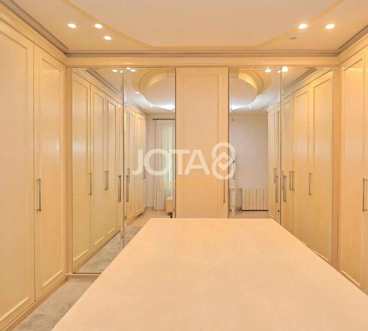 House with 5 suites, 8 baths and 6 parking spaces — photo 12