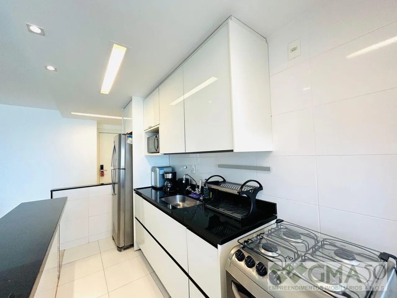 Furnished apartment with 2 bedrooms and a glazed balcony — photo 9