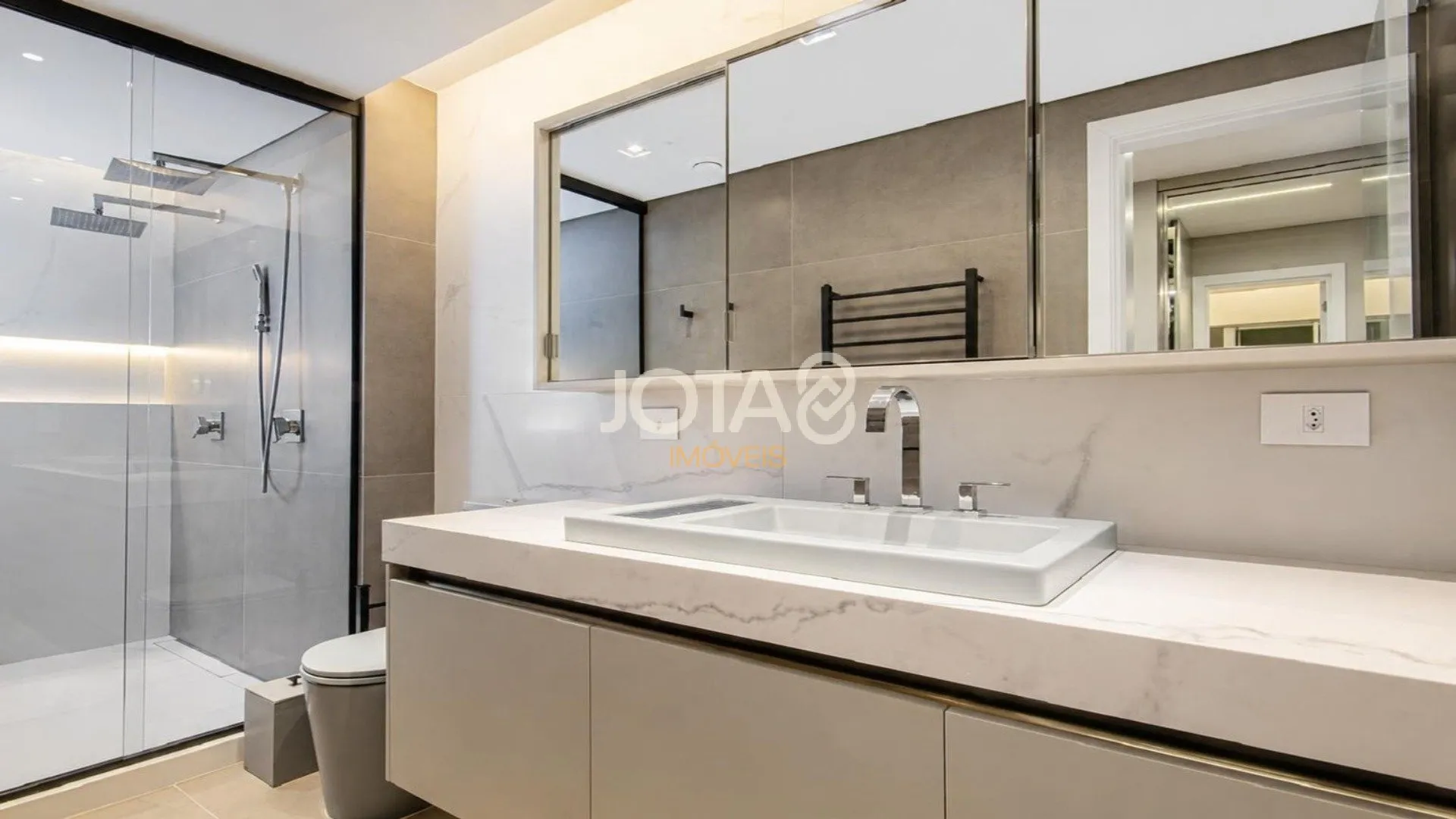 2-bedroom apartment with a grill on the balcony — photo 12
