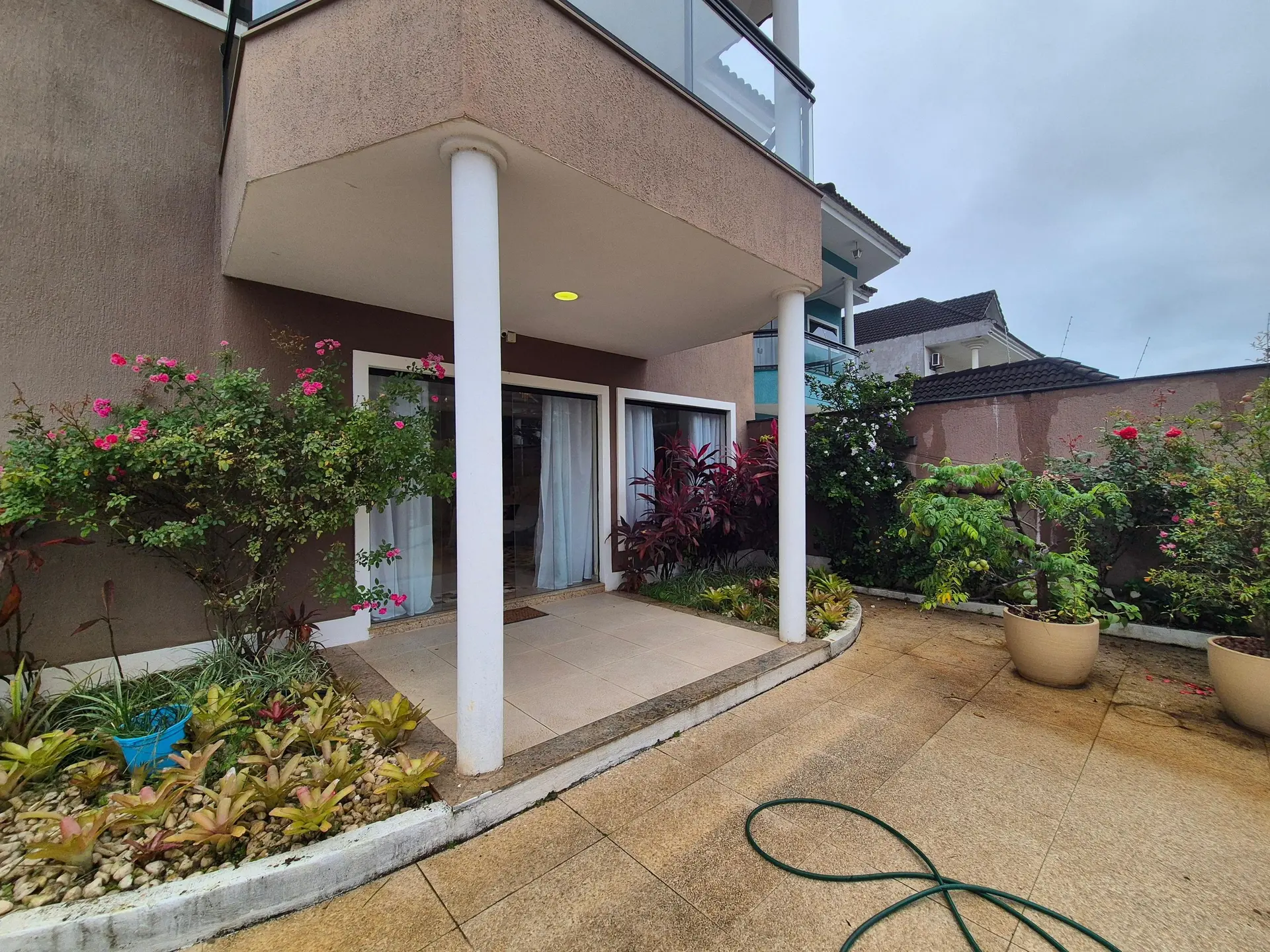 Jacuzzi in a 3-bedroom house, 400 m² — photo 53
