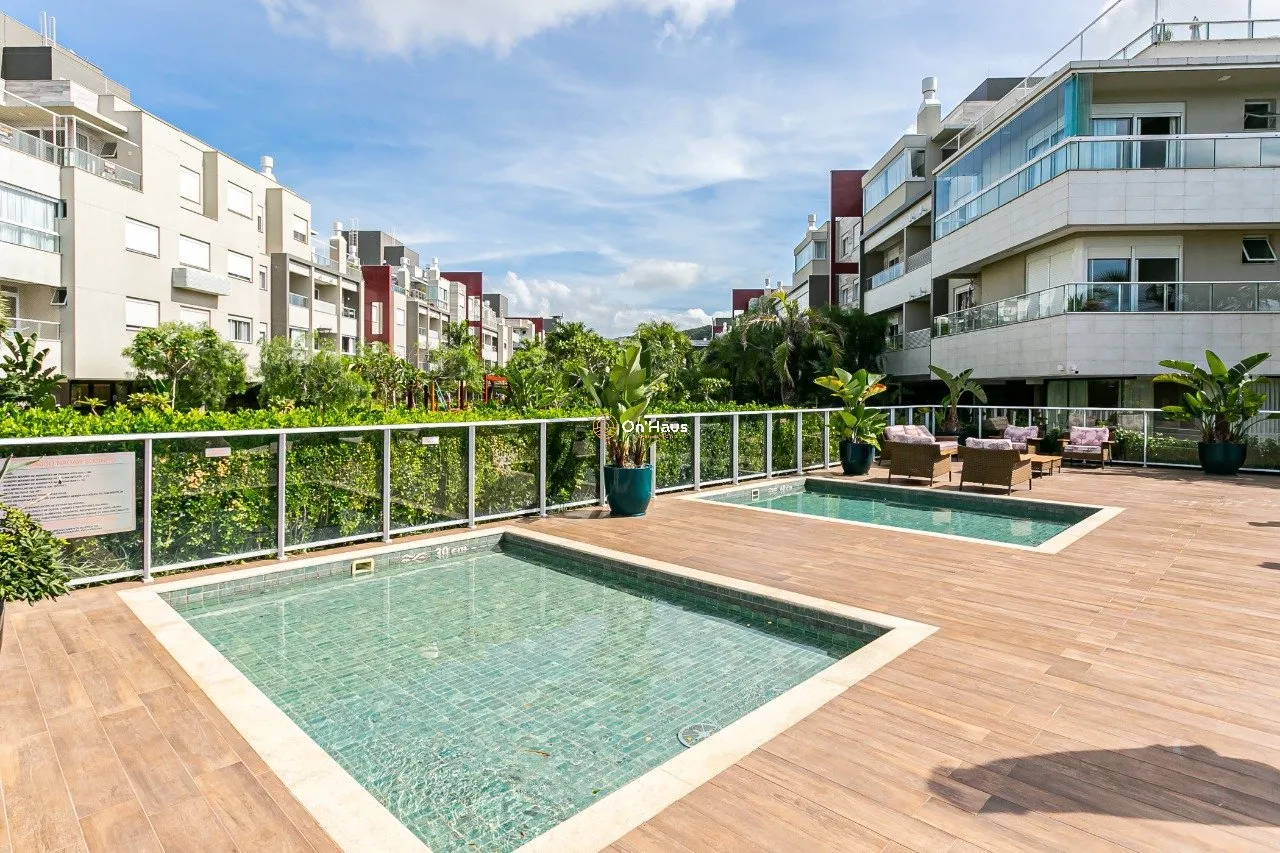 3-bedroom apartment in a building with a pool — photo 23