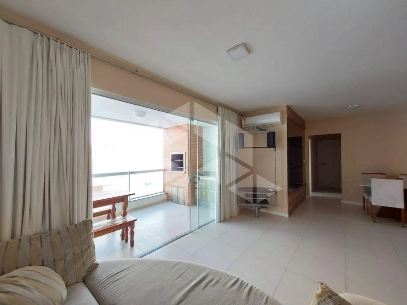 Balcony with a grill in a 3-bedroom apartment, 121 m²