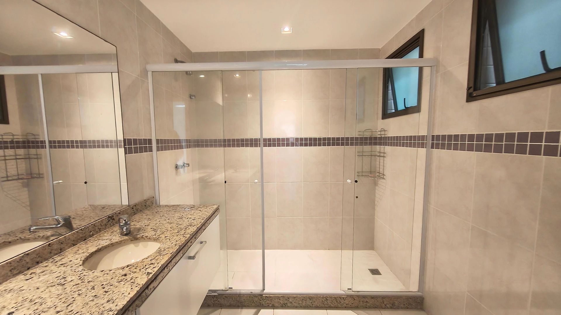 5-bedroom apartment with a washing machine in Rio de Janeiro — photo 28