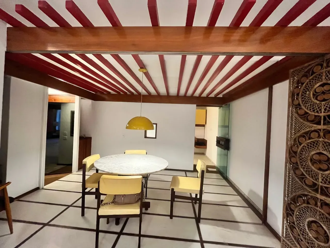Apartment with a closed-off kitchen and room to work — photo 12