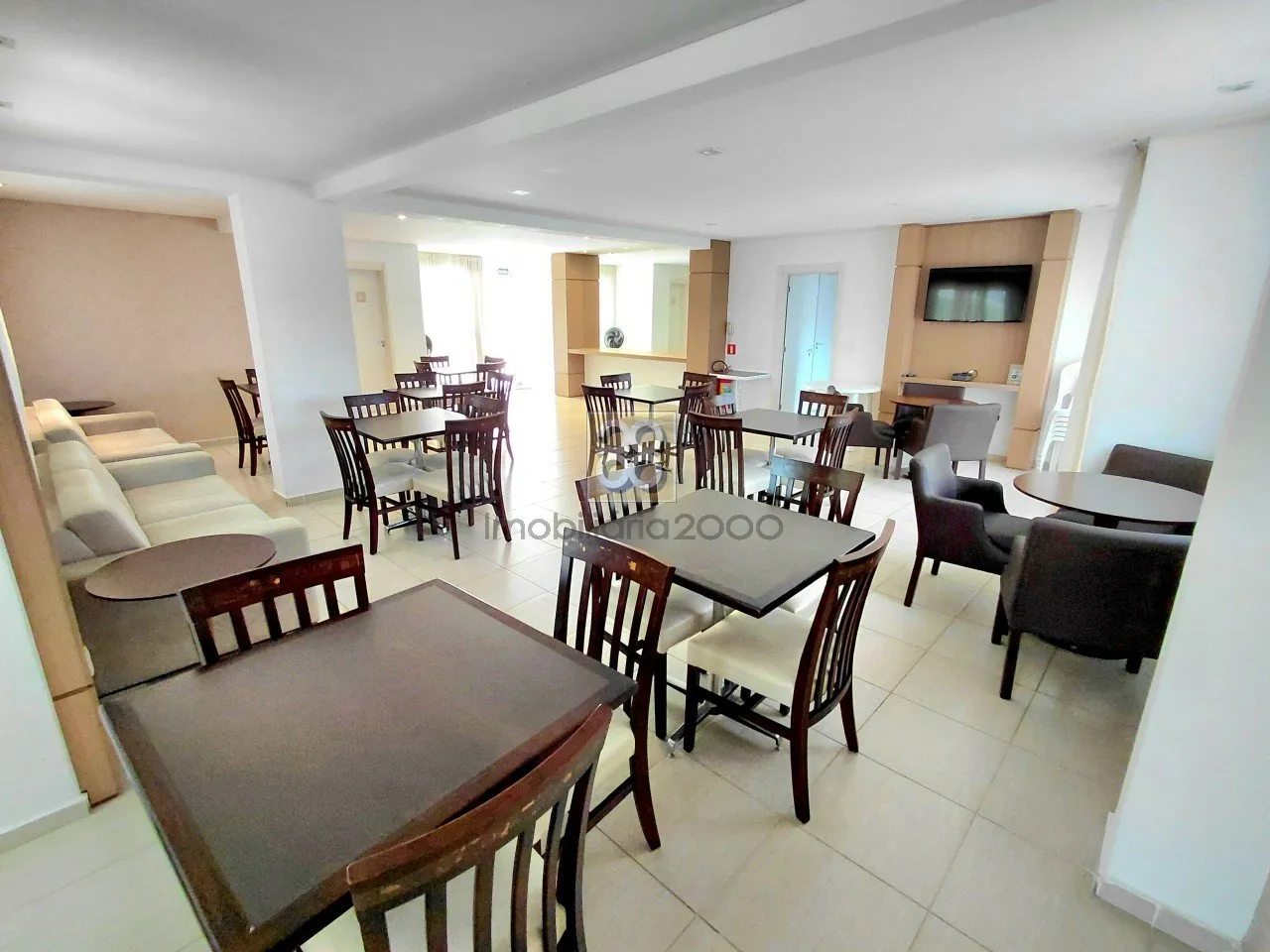Balcony with a grill in a 2-bedroom apartment, 67 m² — photo 19