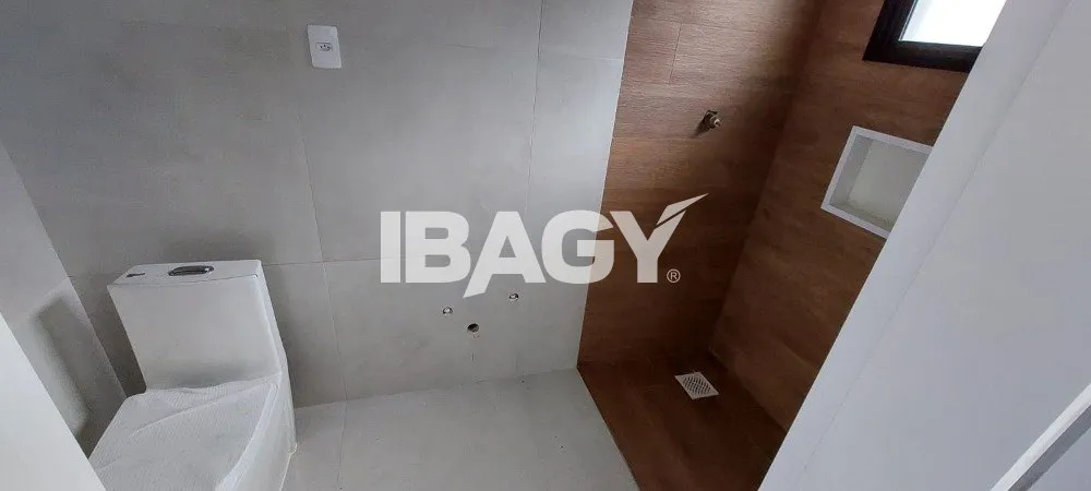 House with 3 en-suite bedrooms and 2 parking spaces — photo 18