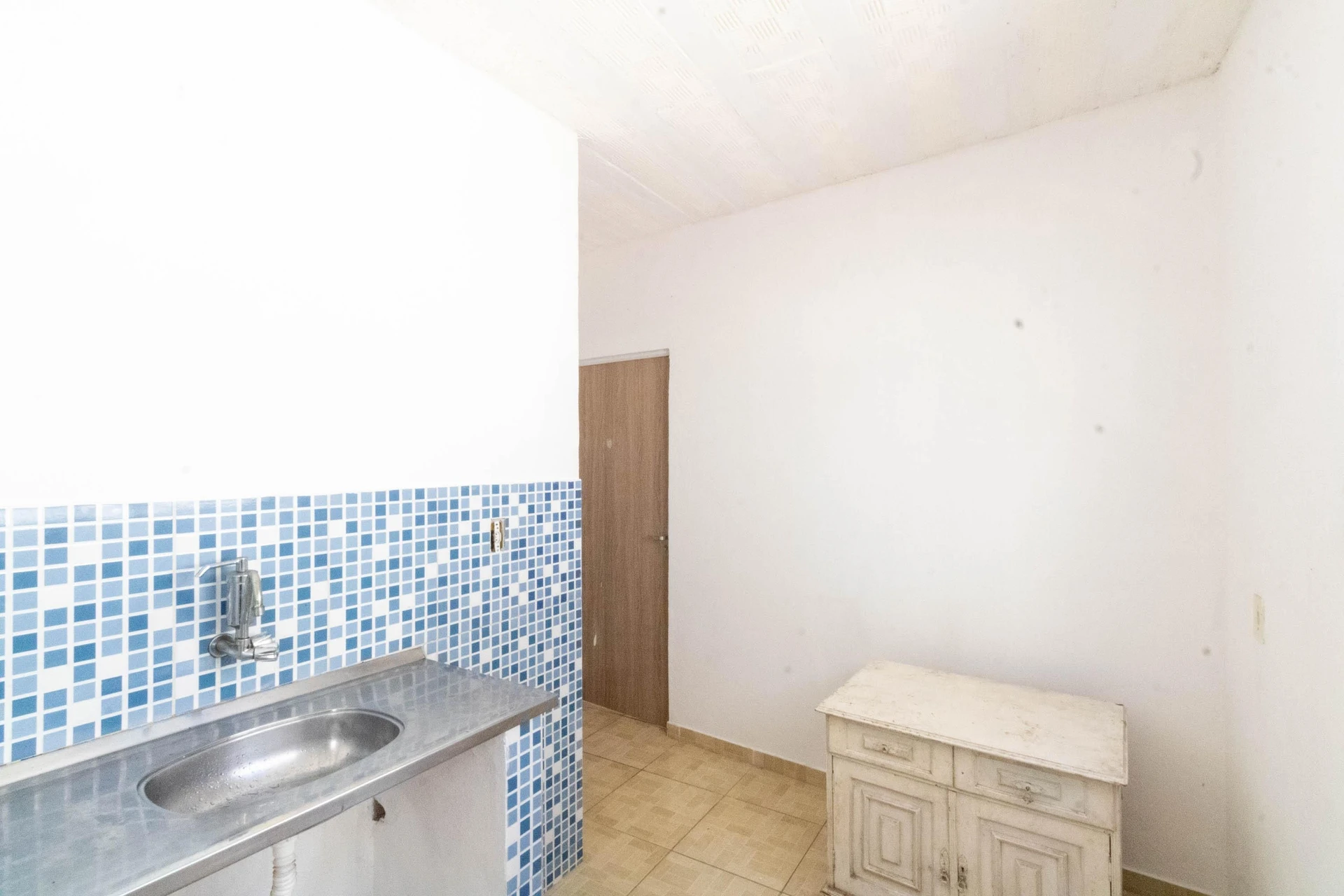 Estúdio com cozinha separada, 1 quarto e 1 banheiro — photo 3