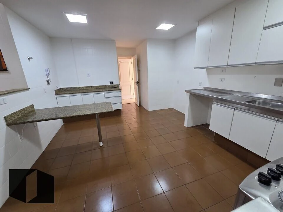 250 m² apartment with 4 bedrooms and 2 parking spaces — photo 17