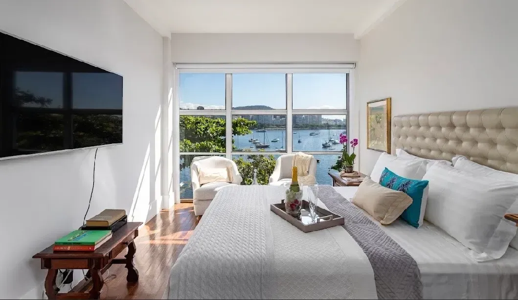 3-bedroom apartment with floor-to-ceiling windows — photo 13