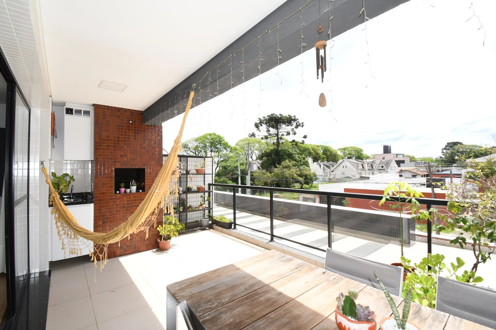 3-bedroom apartment in a building with a gym — photo 32