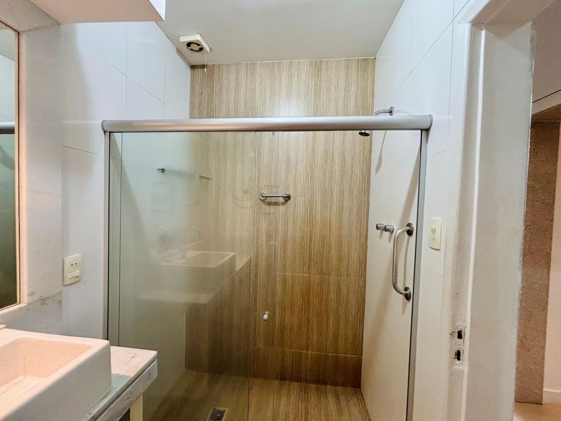 Furnished apartment with 3 bedrooms and 2 bathrooms — photo 20