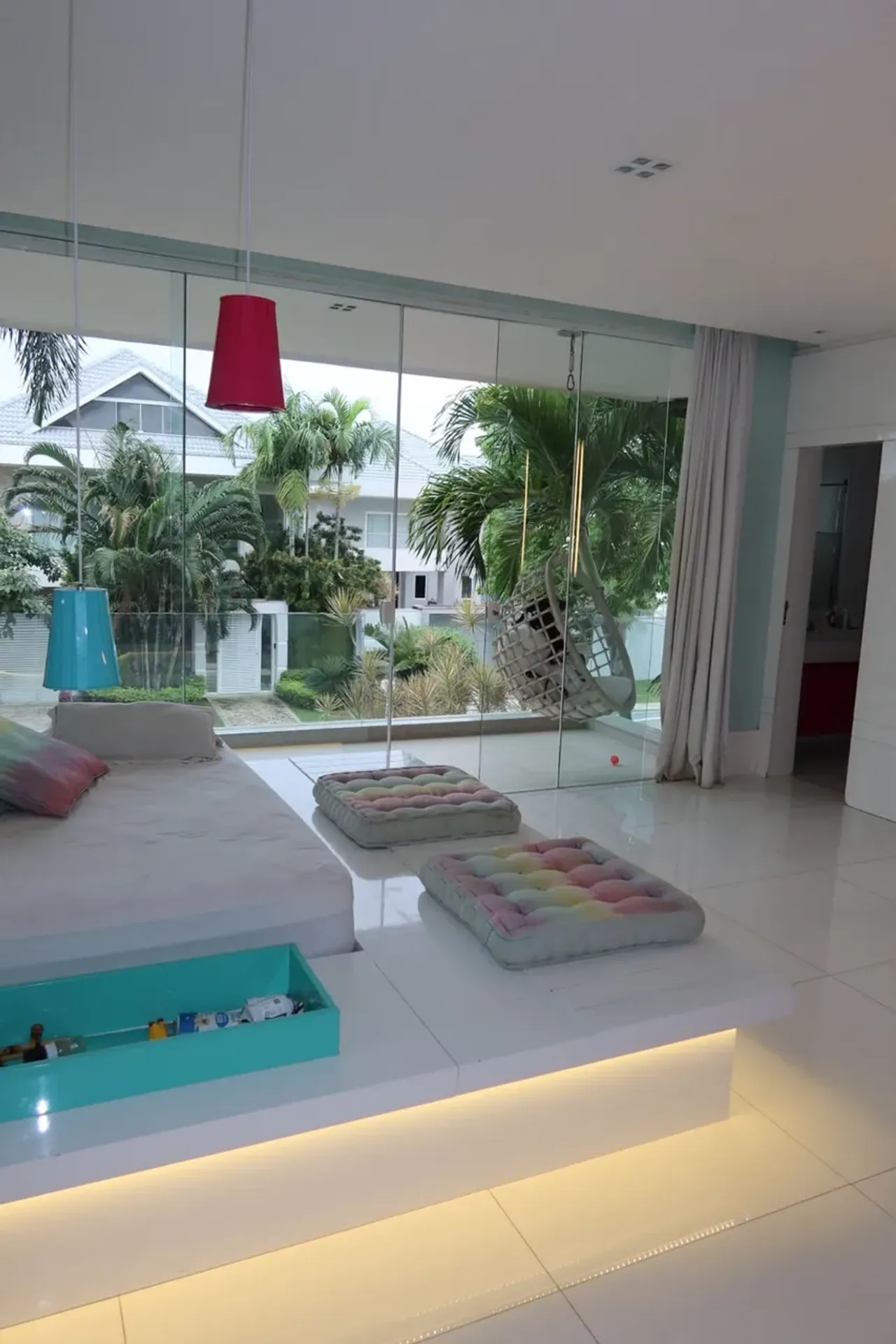 Будинок із 4 спальнями та панорамними вікнами — photo 36
