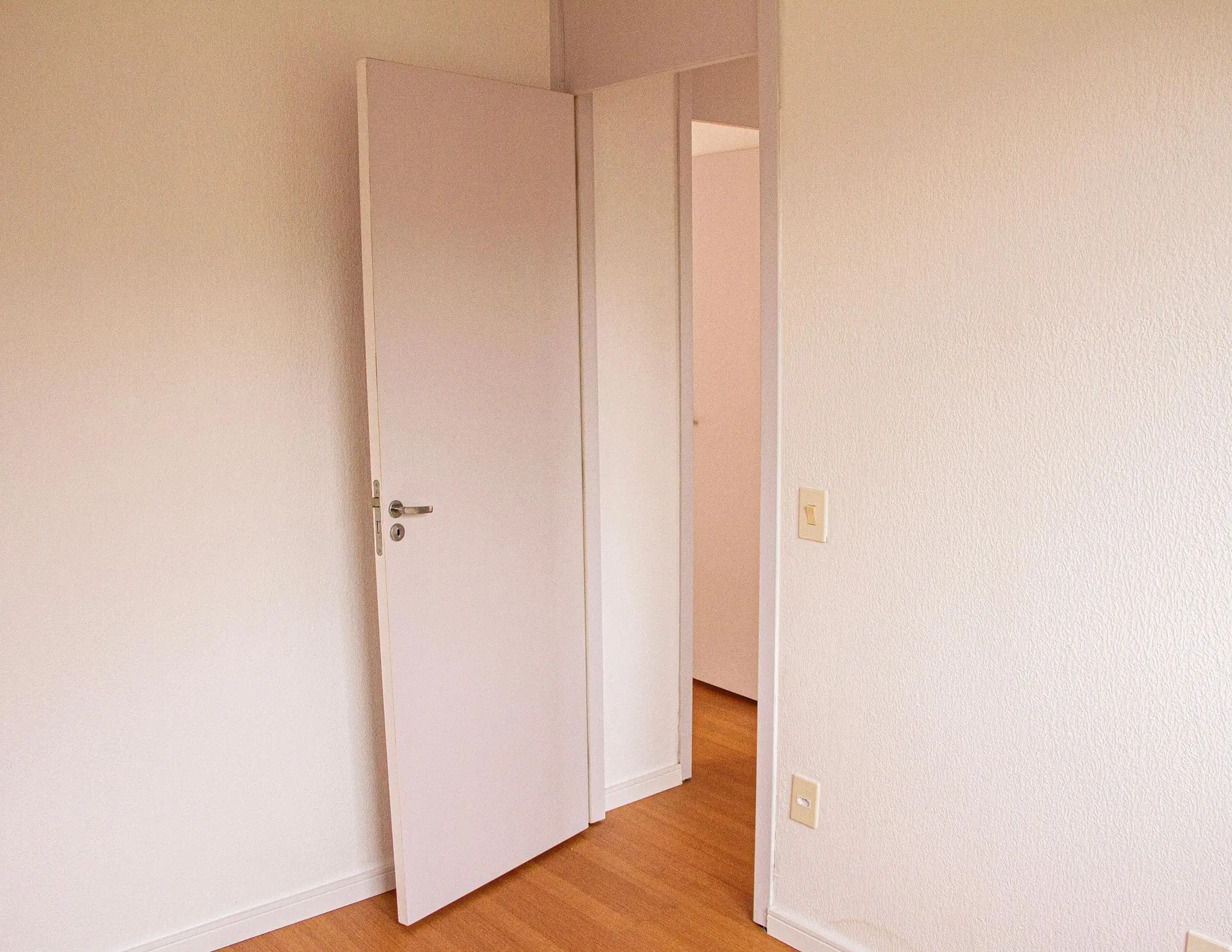 2-bedroom apartment with a closed-off kitchen — photo 7