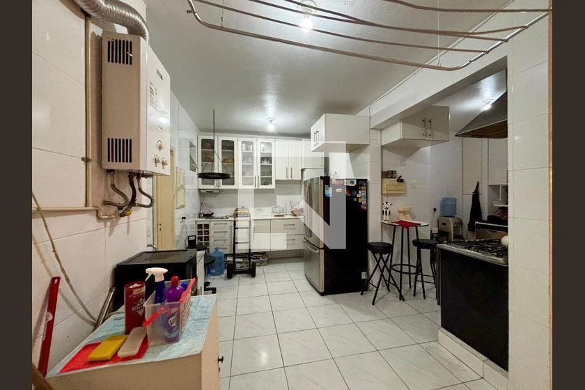Apartamento amueblado con 3 dormitorios y cocina cerrada — photo 32