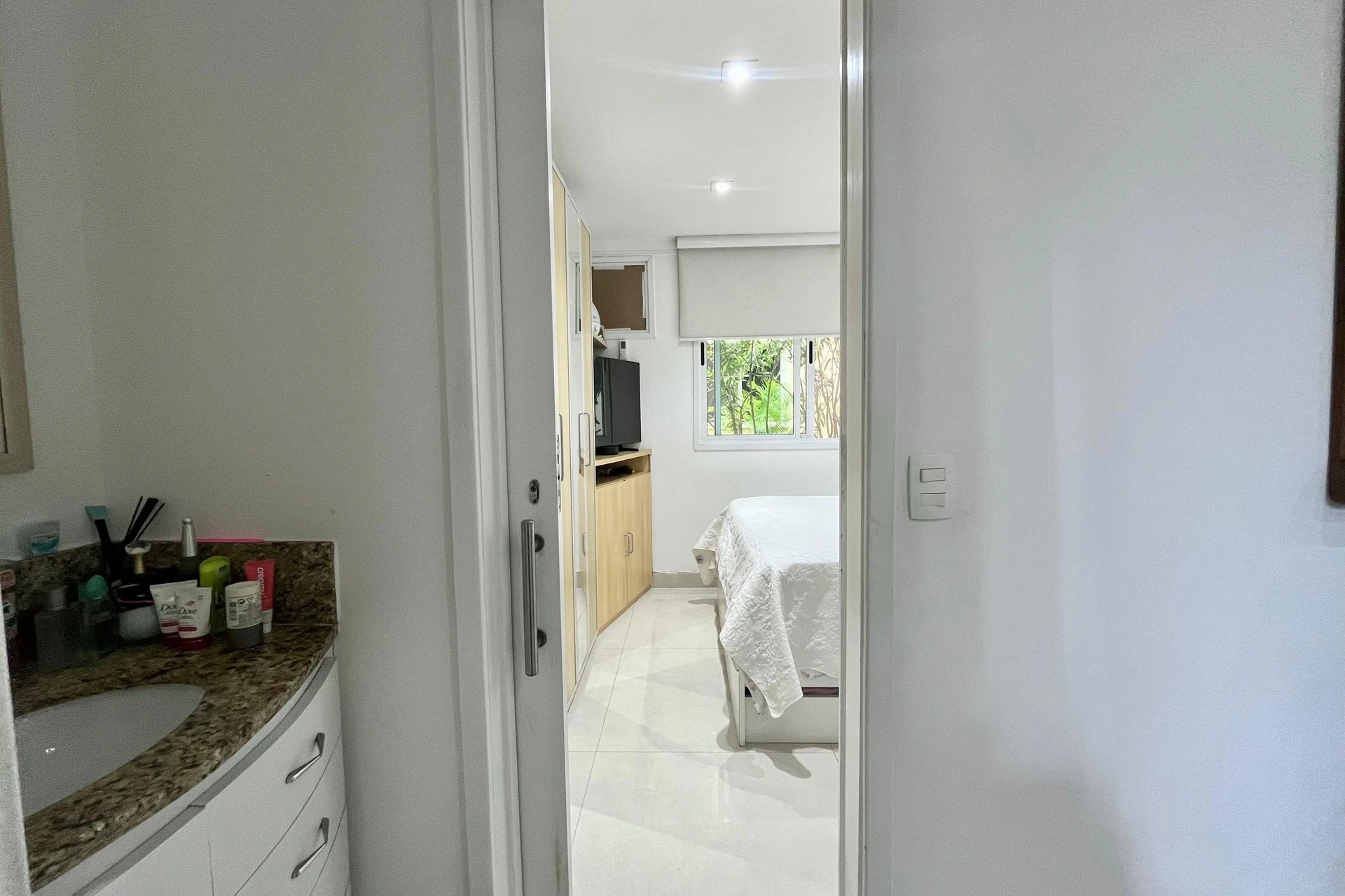 Furnished 1-bedroom apartment with pet-friendly policy — photo 45