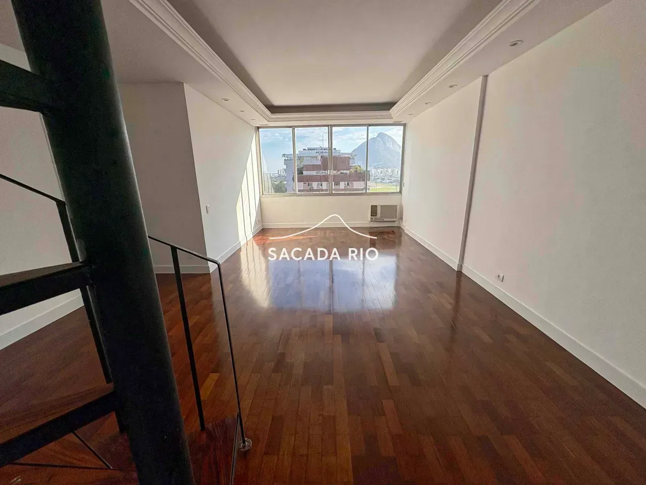 Floor-to-ceiling windows in a 3-bedroom apartment, 200 m² — photo 2