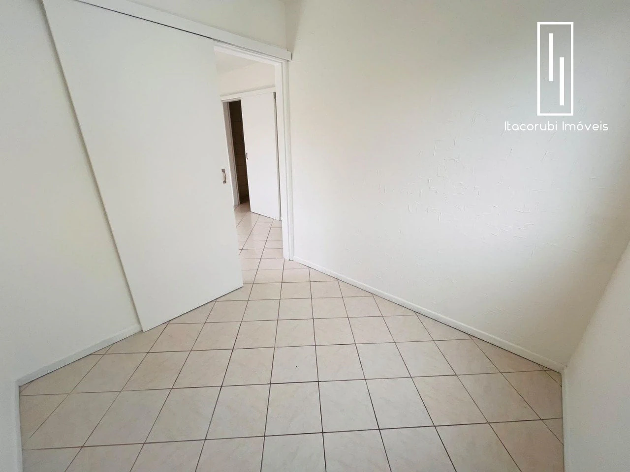 2-bedroom apartment with a mountain view — photo 7