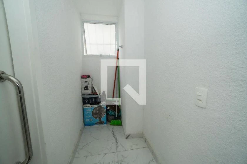 One-bedroom apartment with a washing machine — photo 2