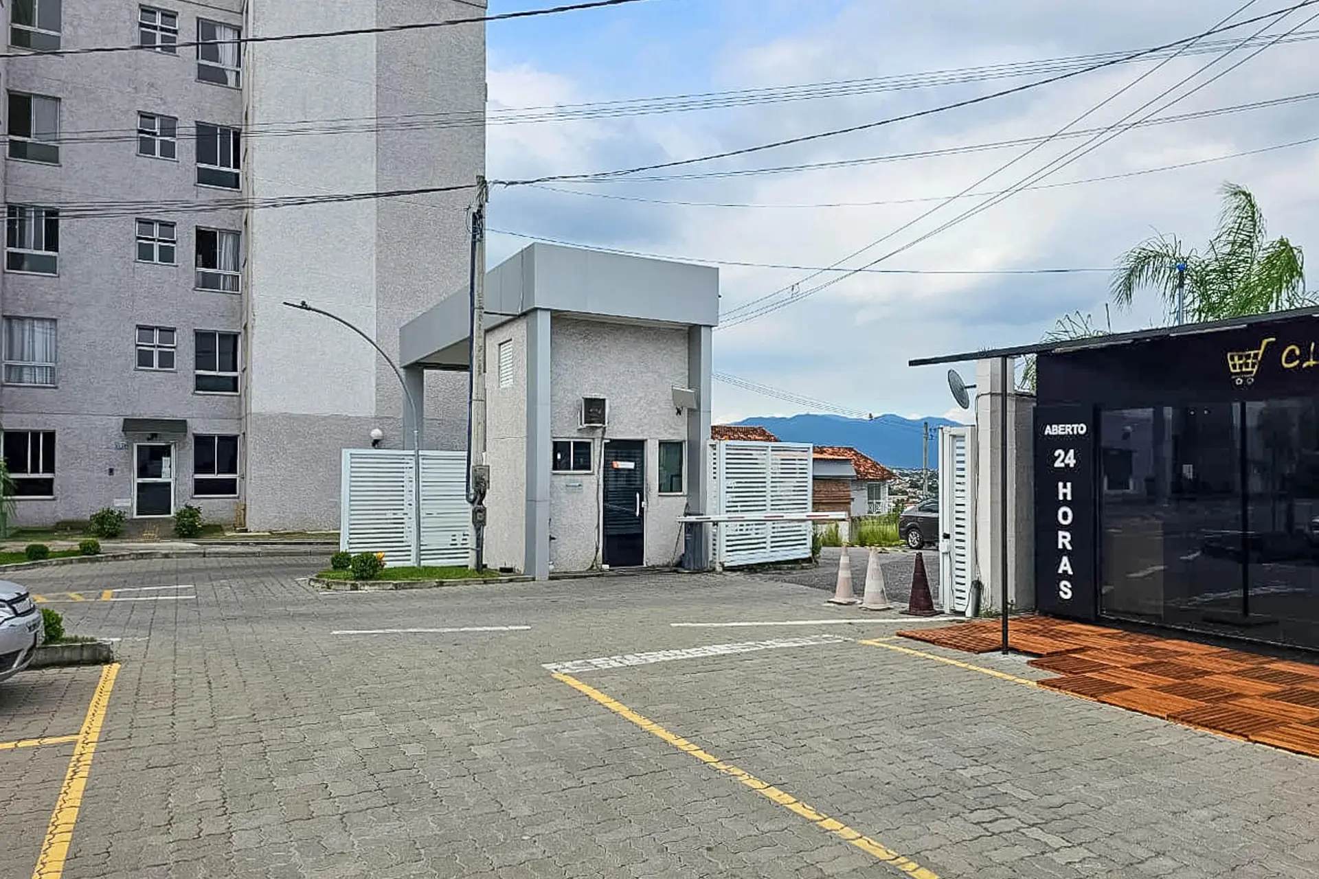Квартира с кухней открытого плана и 2 спальнями — photo 38
