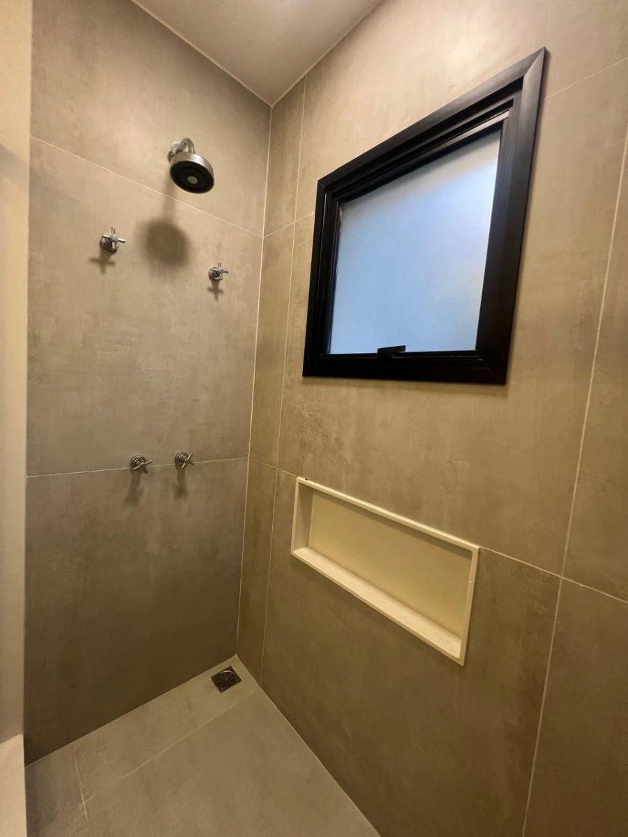 House with 4 en-suite bedrooms and 430 m² with 3 spots — photo 18