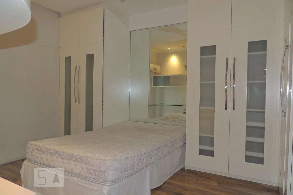 Apartamento de 4 quartos com janelas do piso ao teto — photo 94