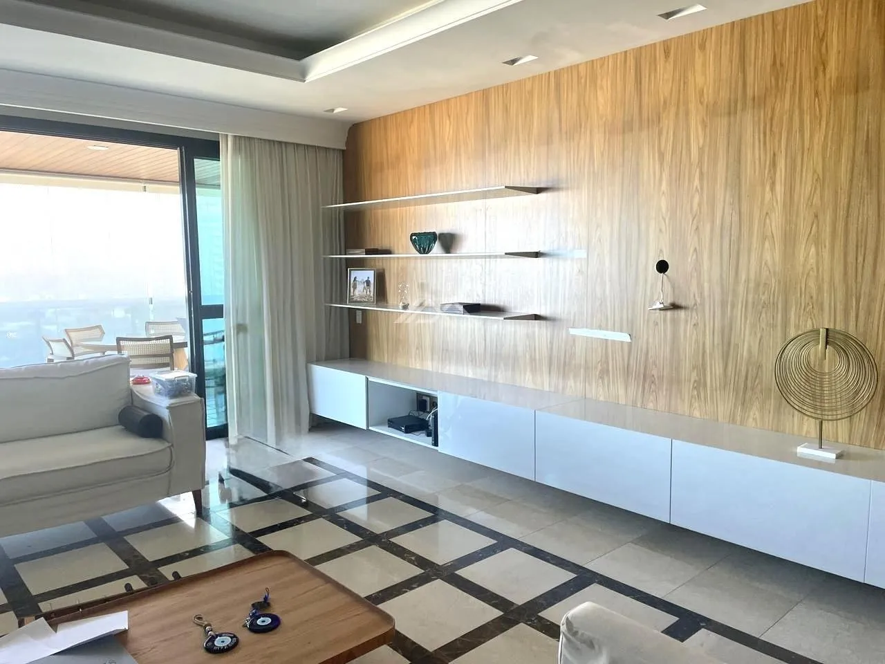 Apartment with 4 bedrooms and 5 bathrooms and enclosed balcony — photo 3